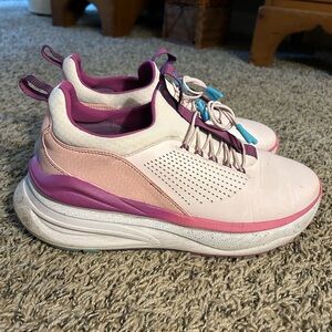 Clove Women's Forte Size W10/M8.5 Fluid and Slip Resistant Healthcare Sneakers